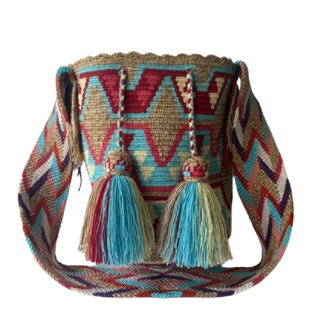 Mochila playera Wayuu: the perfect beach-ready handmade bag