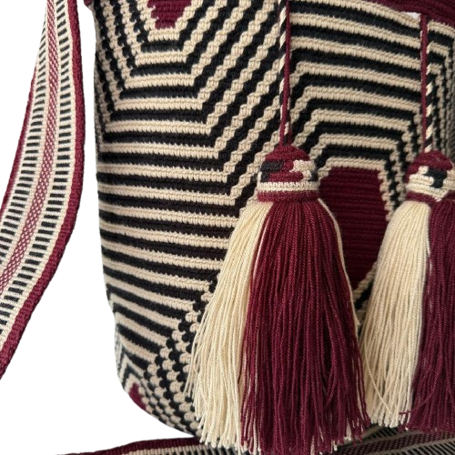 Traditional Colombian bag: heritage and fashion in one